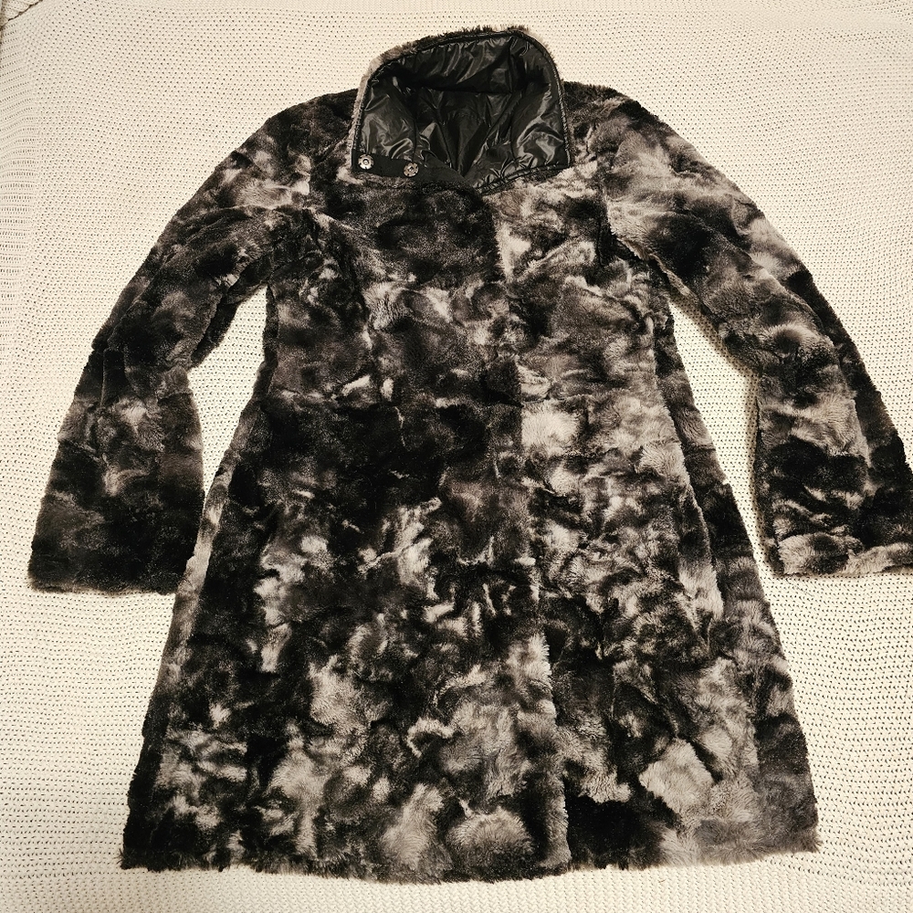 Via Spiga Reverseble Faux Fur Jacket Sz L Black White Button Down Soft MidLength